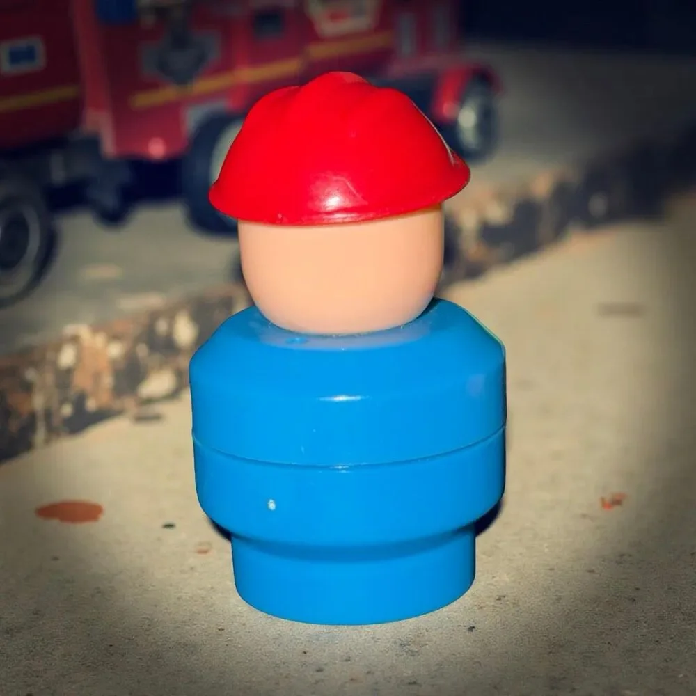 Vintage Fisher Price Chunky Little People Construction Utility Worker 2’”. A38